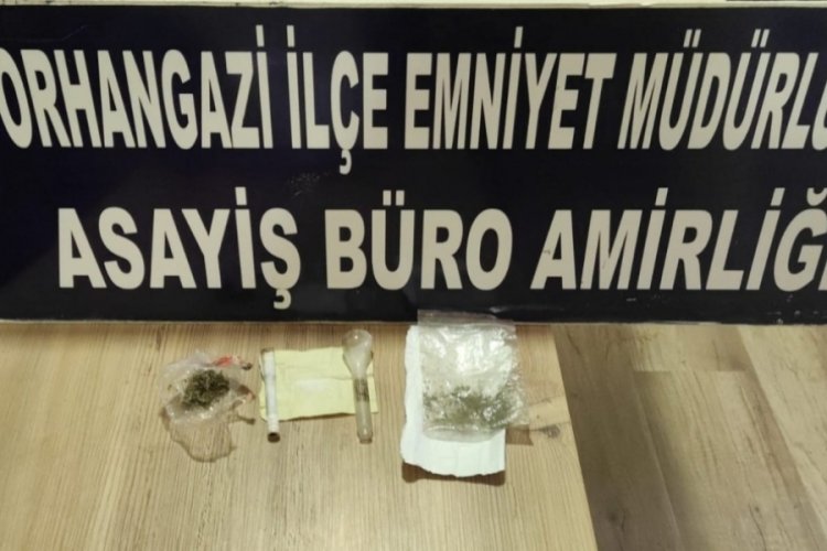 Bursa polisi uyuşturucu tacirlerine g&ouml;z a&ccedil;tırmıyor: 2 tutuklama