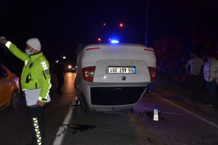 Otomobil karşı şeride ge&ccedil;ip takla attı