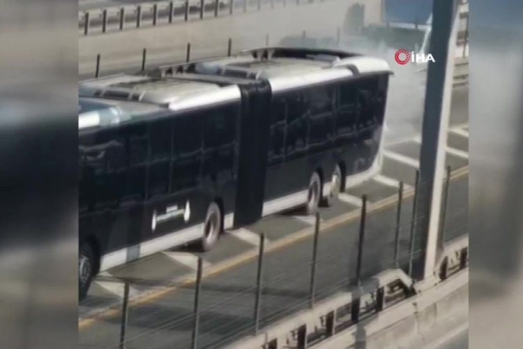 İstanbul Beylikd&uuml;z&uuml;'nde metrob&uuml;ste yangın paniği