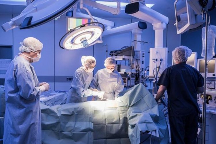 Tıp d&uuml;nyası karıştı! Doktorun cinsiyeti ameliyat sonucunu etkiliyor