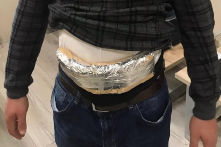 Bolu'da otob&uuml;ste v&uuml;cuduna sardığı uyuşturucuyla yakalandı