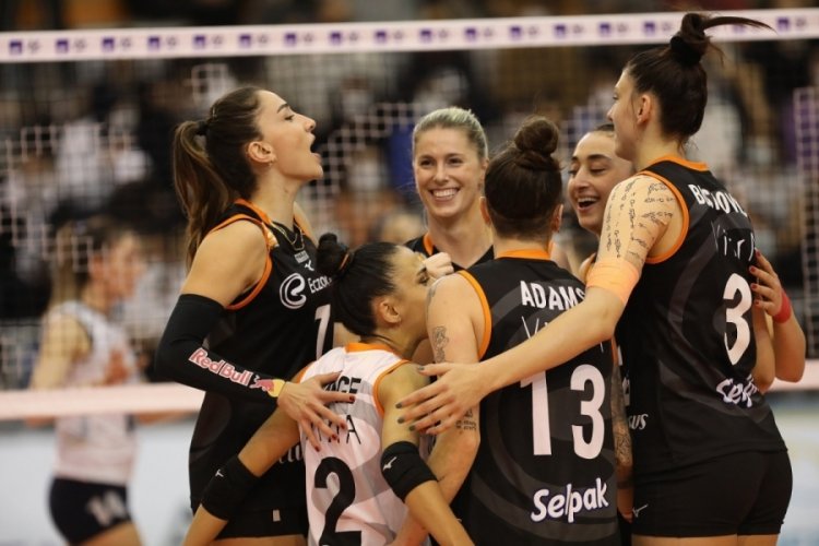 Eczacıbaşı Dynavit set vermeden yarı finale y&uuml;kseldi