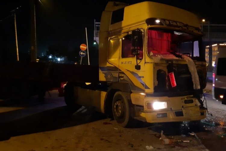 Kocasının kullandığı tırın altında kaldı