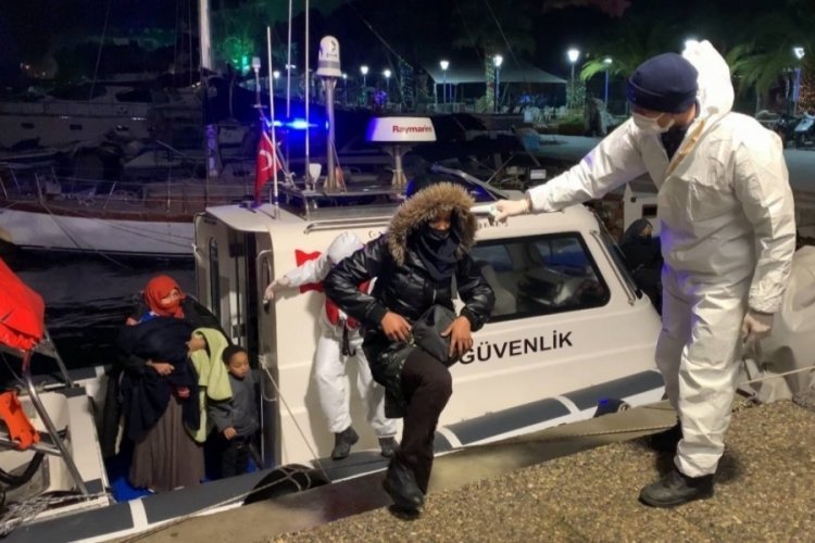 İzmir a&ccedil;ıklarında 66 d&uuml;zensiz g&ouml;&ccedil;men kurtarıldı