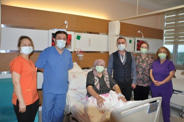 &Ccedil;anakkale'de hastanın b&ouml;breğinden 3 kilogram t&uuml;m&ouml;r &ccedil;ıkarıldı