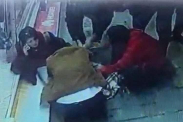 Denizli'de bı&ccedil;aklı yan bakma kavgası