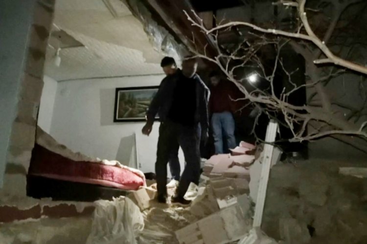 Sıkışan gaz bomba gibi patladı