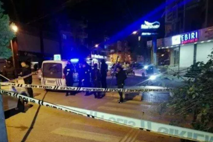 Serbest bırakılan taciz ş&uuml;phelisine evinin &ouml;n&uuml;nde dayak