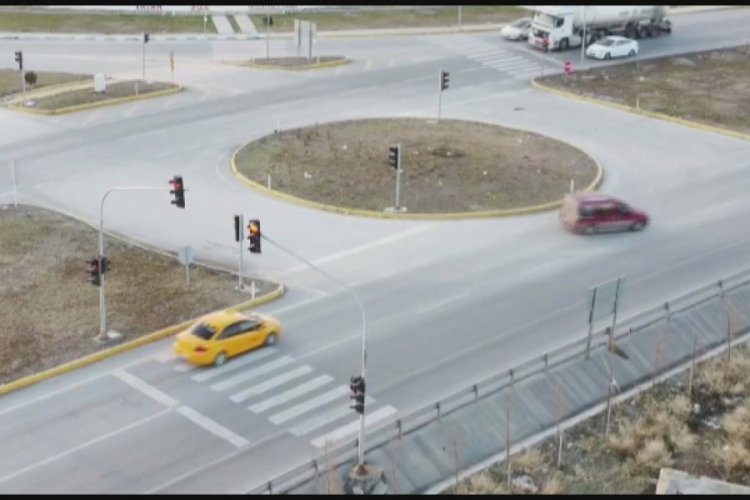 Afyon'da kırmızı ışık ihlali yapanlar jandarmadan ka&ccedil;amadılar