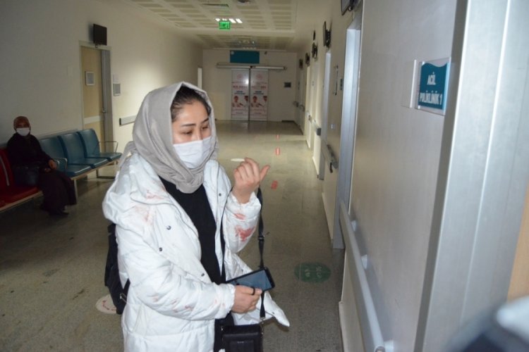 Aksaray'da eşini darbedip, parke taşıyla yaraladı