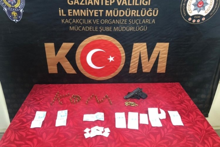 Gaziantep'te &ccedil;alıntı ara&ccedil;lara sahte parayla yakıt almışlar