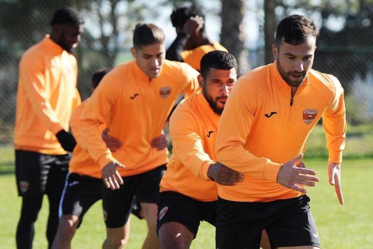Adanaspor'da Bursaspor ma&ccedil;ı &ouml;ncesi Covid-19 şoku!