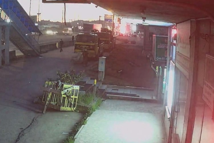 Kocaeli'de &ccedil;ek&ccedil;ekli kadın &ccedil;elik halatları &ccedil;aldı, firma sahibi '2 kişi anca taşıyoruz' dedi