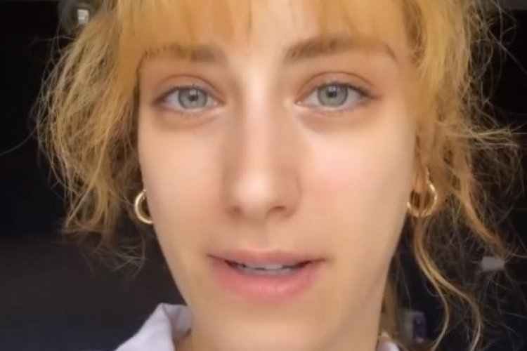 Hazal Kaya, koronavir&uuml;s oldu