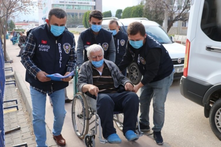 Denizli'de eşini &ouml;ld&uuml;ren koca, tekerlekli sandalyeyle getirildiği adliyede tutuklandı