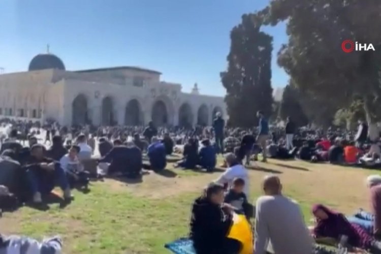 60 bin M&uuml;sl&uuml;man cuma namazı kıldı
