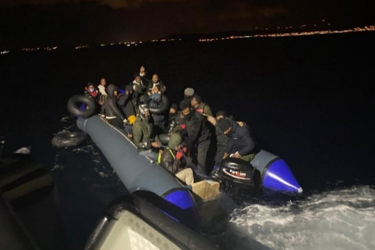 İzmir a&ccedil;ıklarında 34 d&uuml;zensiz g&ouml;&ccedil;men kurtarıldı