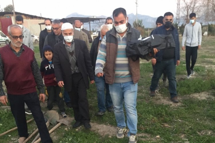 Defnedilirken yaşadığı ortaya &ccedil;ıkmıştı: Hayata tutunamayan bebek toprağa verildi