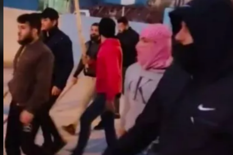 Adana'da d&ouml;ner bı&ccedil;akları ve sopalarla sokağa &ccedil;ıkan 8 Suriyeli g&ouml;zaltına alındı