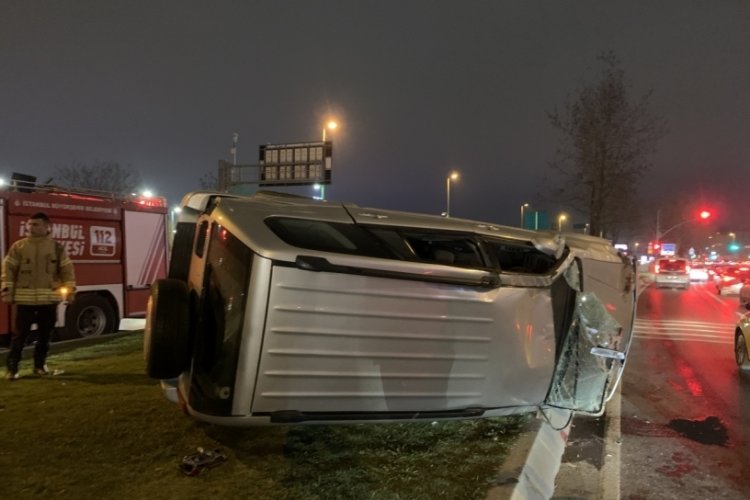 Takla atan otomobilden burunları bile kanamadan &ccedil;ıktılar