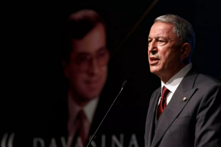 Bakan Akar: Yunanistan, kuzu postuna b&uuml;r&uuml;nerek mağdur imajı vermeye &ccedil;alışmakta
