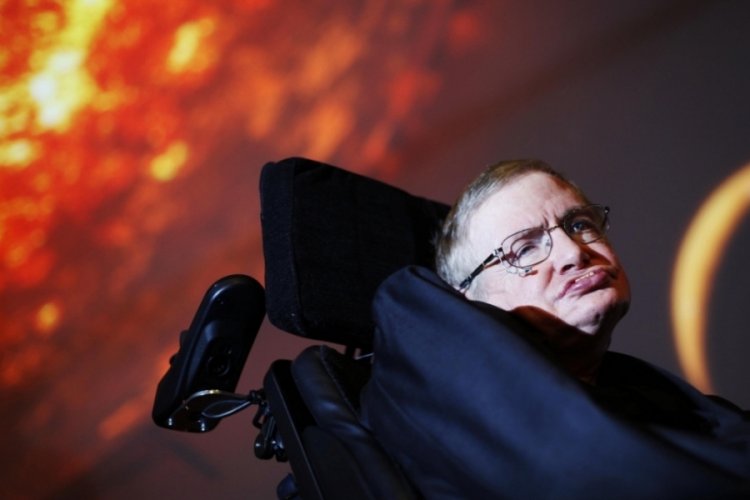 Google'dan Stephen Hawking'i unutmadı