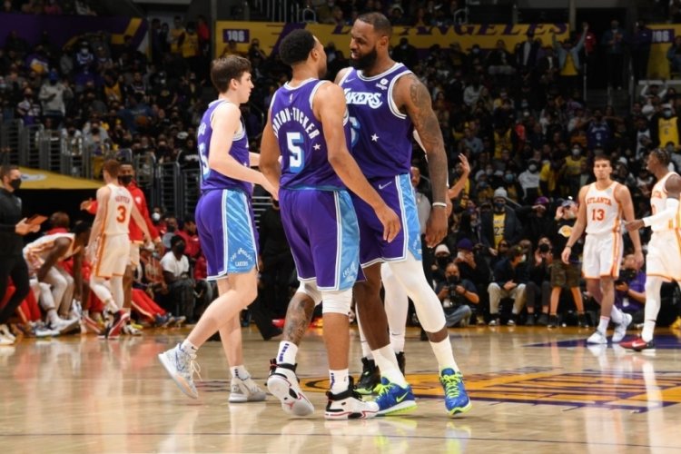 Los Angeles Lakers'tan &uuml;st &uuml;ste 4. galibiyet