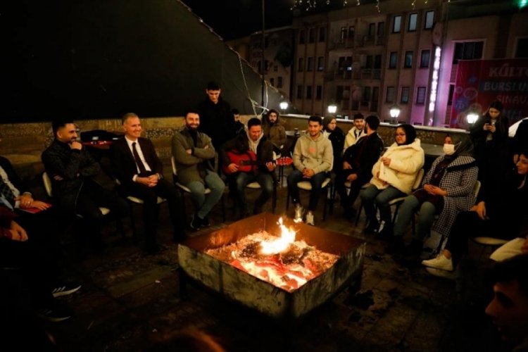 Bursa İneg&ouml;l'de &ccedil;aylar Alper Başkandan, sohbet gen&ccedil;lerden