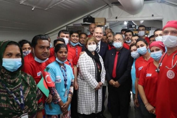 Bakan Soylu'dan Bangladeş'te kampa ziyaret