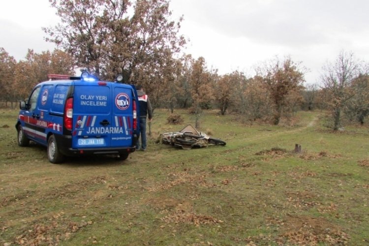 &Ouml;l&uuml;m tarla yolunda yakaladı