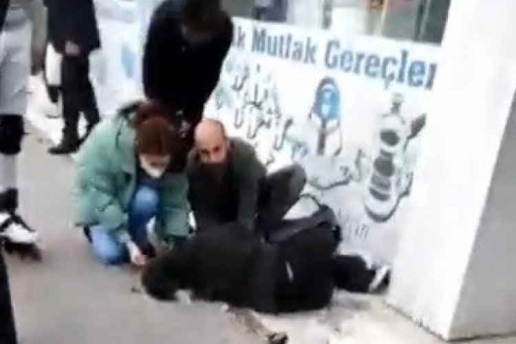 Kaldırıma &ccedil;ıkan otomobil yayaya &ccedil;arptı