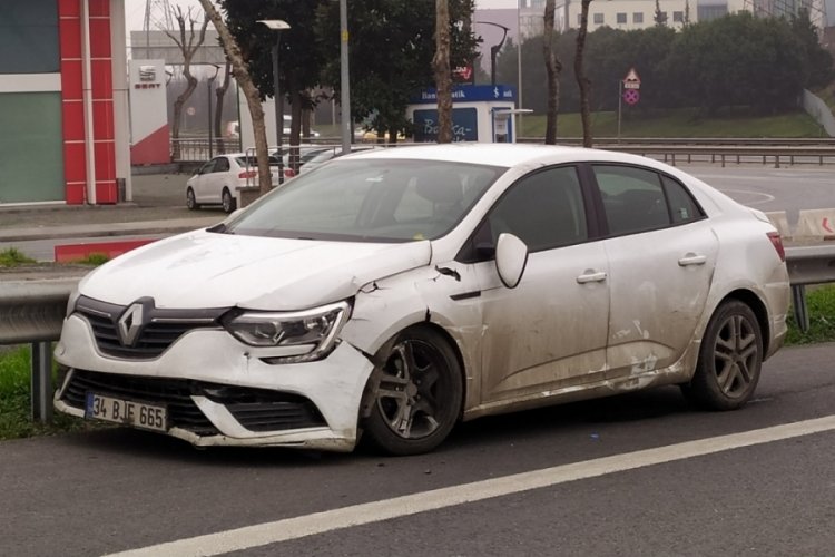 İstanbul Bah&ccedil;elievler'de korkutan kaza: 1 yaralı