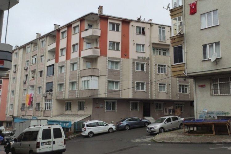 İstanbul Sultangazi'de babasından dayak yiyen &ccedil;ocuk balkondan atladı
