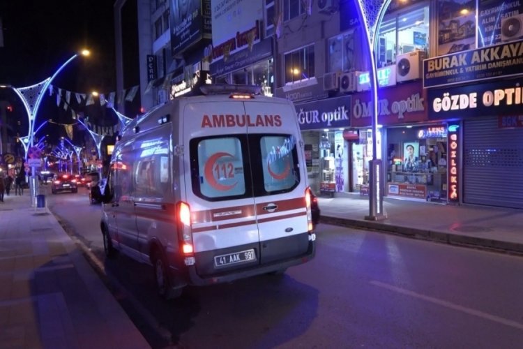Dehşeti yaşadılar! Takip edilip cadde ortasında bı&ccedil;aklandılar