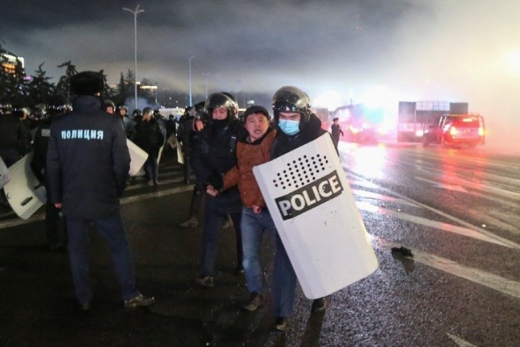Kazakistan kan g&ouml;l&uuml;: En az 164 kişi &ouml;ld&uuml;!