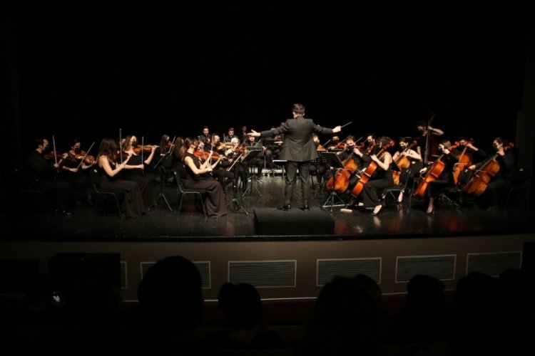 Bursa'da Nil&uuml;fer Oda Orkestrası hayran bıraktı