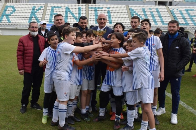 Nil&uuml;fer Kupası'nda şampiyon &Ouml;zl&uuml;cespor