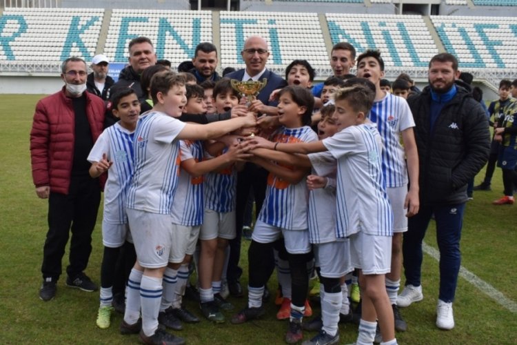 Nil&uuml;fer Kupası'nda &Ouml;zl&uuml;cespor şampiyon