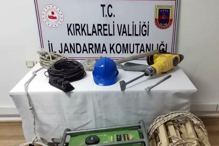 Kırklareli'de ka&ccedil;ak kazı yapan 3 kişi yakalandı