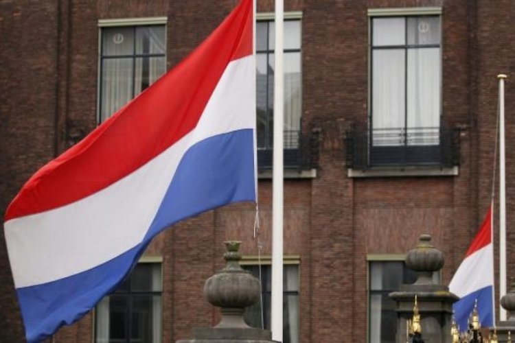 Hollanda'da g&uuml;nler sonra h&uuml;k&uuml;met resmen kuruldu