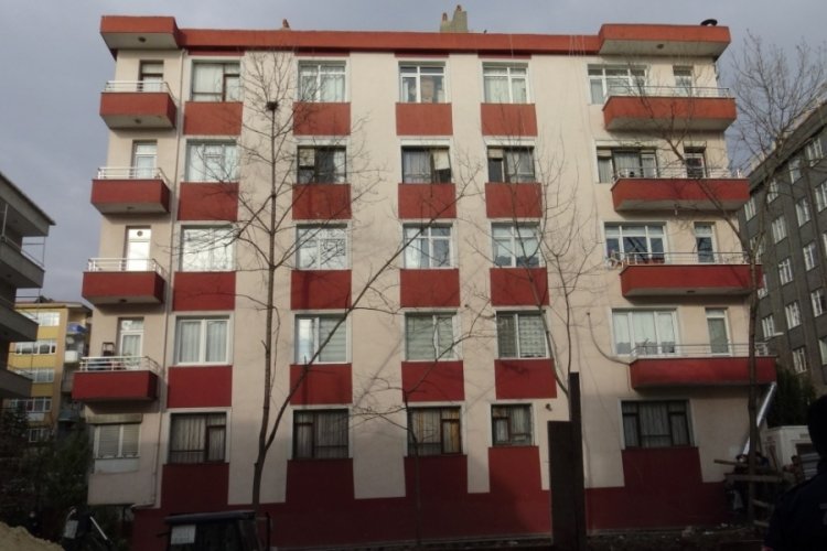 İstanbul Avcılar'da g&ouml;&ccedil;&uuml;k olan inşaatın yanındaki bina boşaltıldı