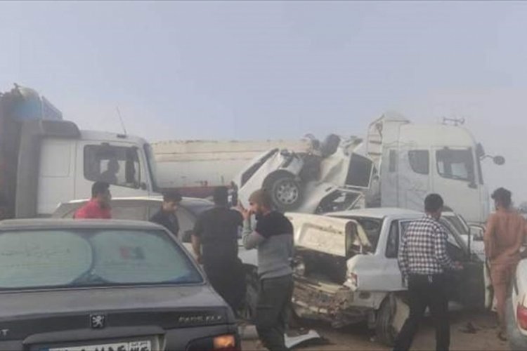İran'da b&uuml;y&uuml;k kaza: 59 ara&ccedil; birbirine girdi,4 &ouml;l&uuml;!