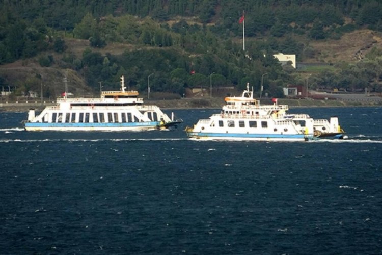 Feribot seferlerine fırtına engeli