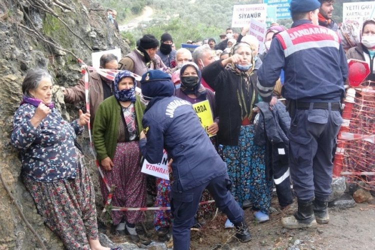 Aydın'da k&ouml;yl&uuml;lerden 'altın madeni istemiyoruz' eylemi