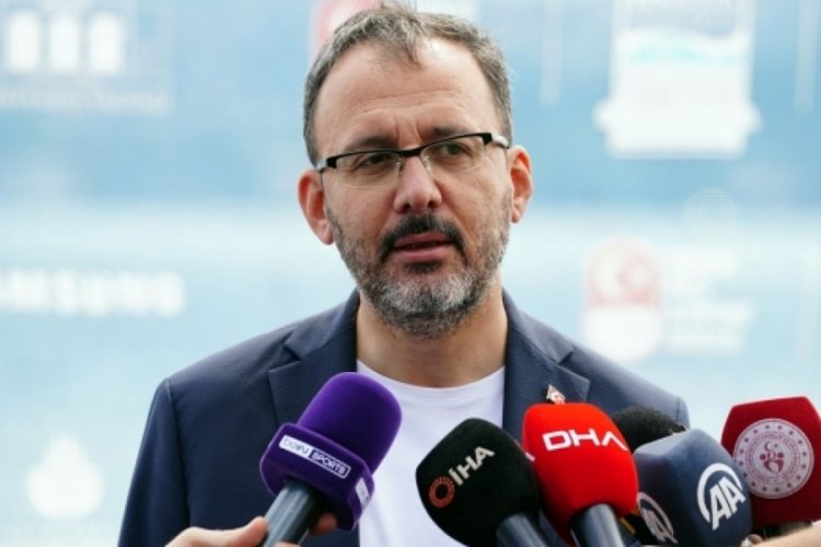 Bakan Kasapoğlu'ndan futbolcu Ahmet &Ccedil;alık i&ccedil;in taziye mesajı