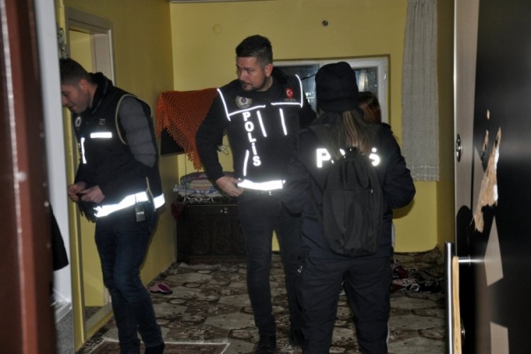 3 ilde uyuşturucu operasyonu: 17 g&ouml;zaltı