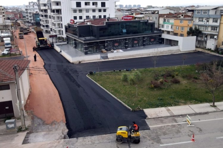 Bursa'da Osmangazi Belediyesi'nde yollara 60 bin ton sıcak asfalt