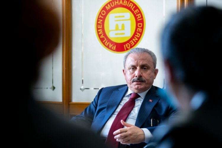 Meclis Başkanı Şentop'tan Meclis'te g&ouml;rev yapan gazetecilere ziyaret