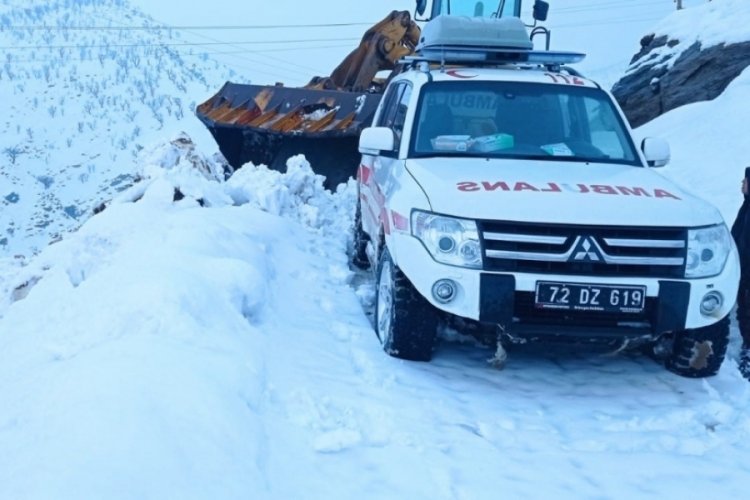 Ambulans kar y&uuml;z&uuml;nden hastaya 8 saat sonra ulaşabildi