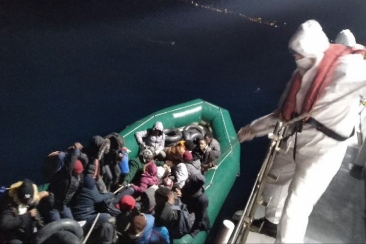 Yunanistan'ın &ouml;l&uuml;me ittiği 63 d&uuml;zensiz g&ouml;&ccedil;men kurtarıldı